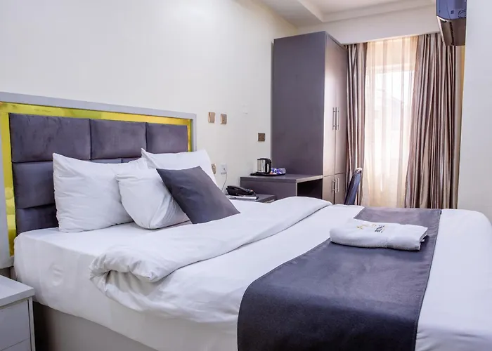 Romeneo Grand Royal Hotel